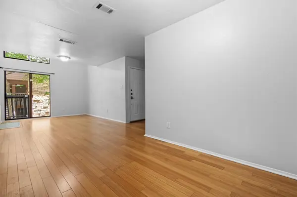 3627 Menchaca RD #204, Austin, TX 78704