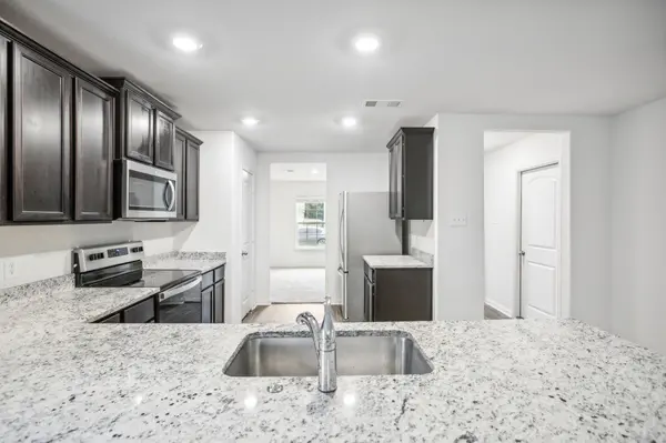 1040 Riverdale CV, Jarrell, TX 76537