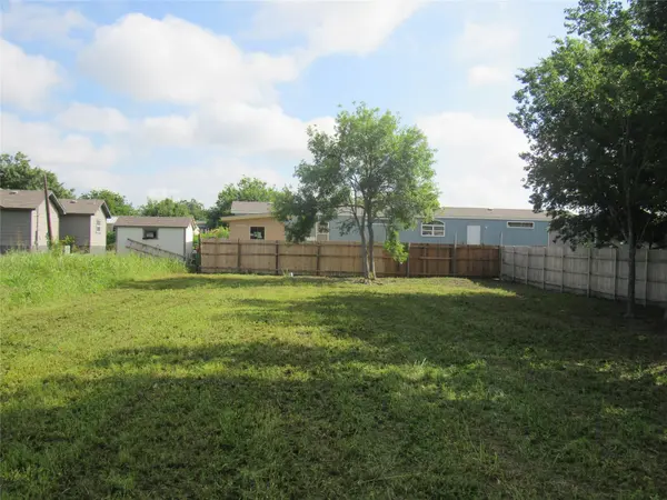 500 Arnold DR, Bartlett, TX 76511