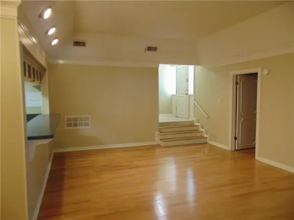 2516 Enfield RD #101, Austin, TX 78703