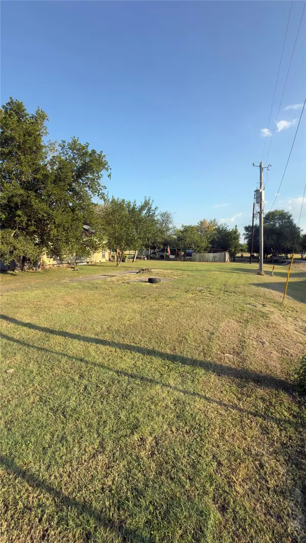 302 E Parsons ST, Manor, TX 78653