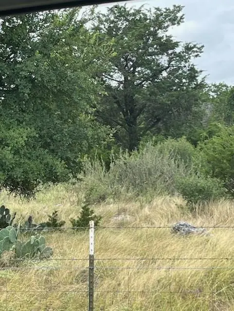 2 Pecan 2 RD, Florence, TX 76527