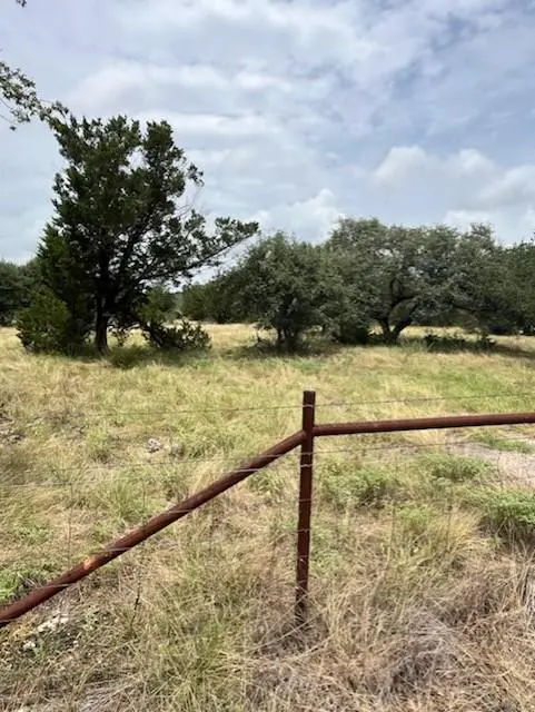 2 Pecan 2 RD, Florence, TX 76527