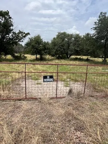 2 Pecan 2 RD, Florence, TX 76527