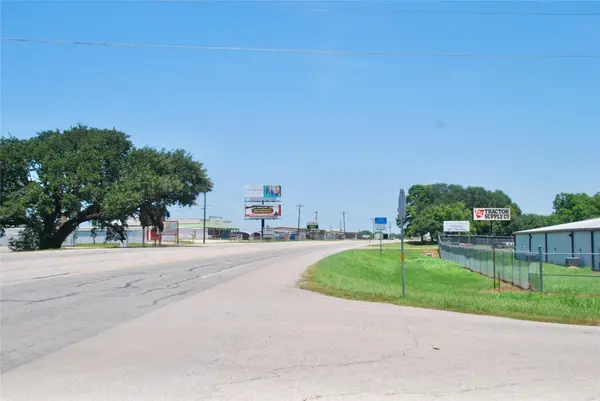 29 County Road 77B RD, Hallettsville, TX 77964