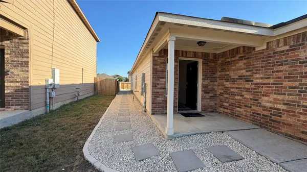 1421 Breanna LN, Kyle, TX 78640