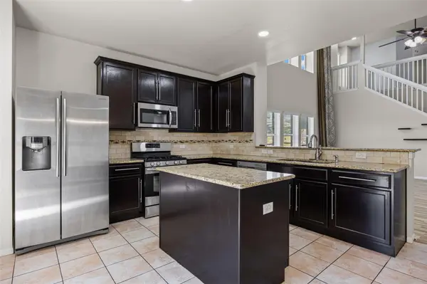 1060 Zeus CIR, Round Rock, TX 78665