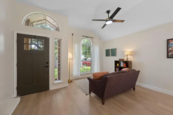 2105 Yaupon HOLW, Round Rock, TX 78664