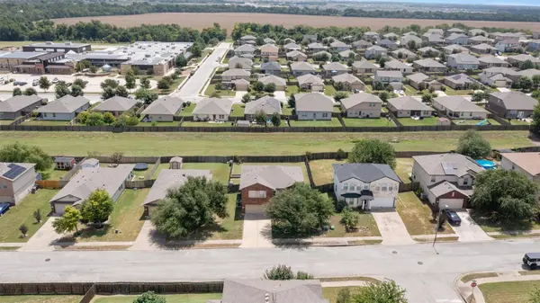 130 Killian LOOP, Hutto, TX 78634