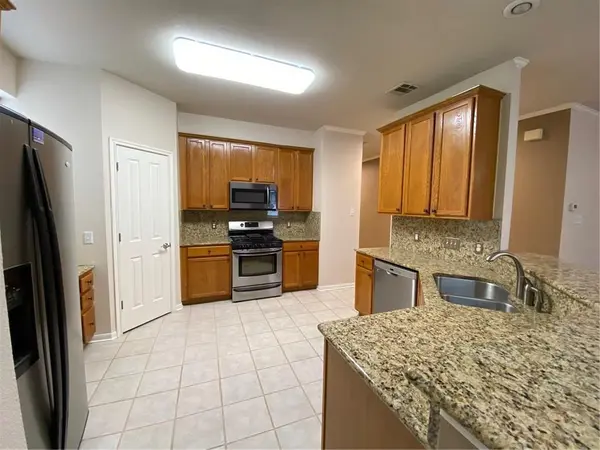 8811 Glen Canyon DR, Round Rock, TX 78681
