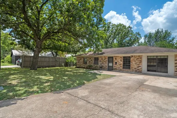 213 Atascosa ST, Lockhart, TX 78644