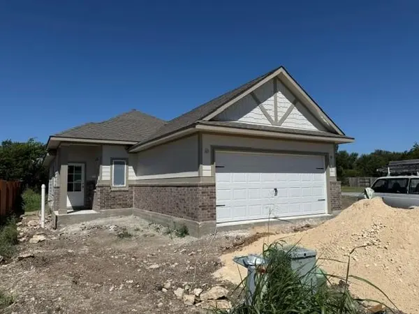 500 Gene Ray Ave, Bertram, TX 78605
