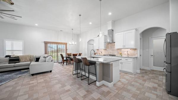 351 Firework LN, Giddings, TX 78942