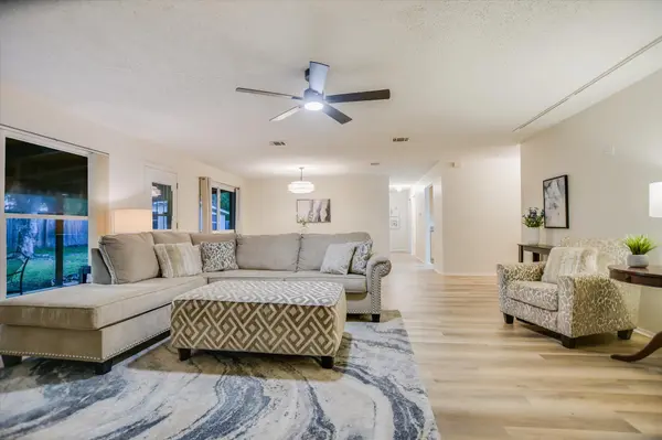 6906 Moonmont DR, Austin, TX 78745