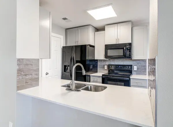 1205 Gregory LN #1205, Round Rock, TX 78664