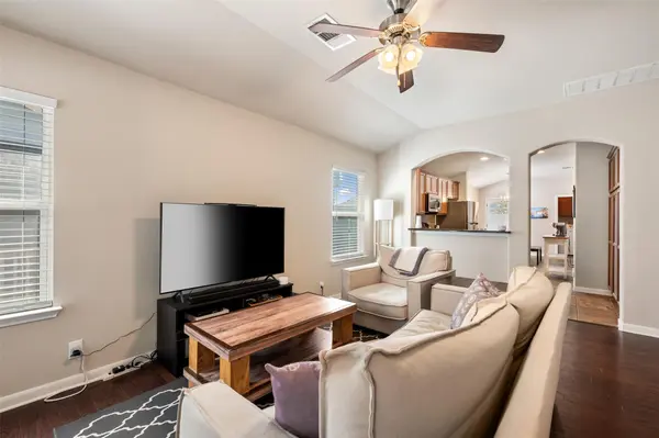 924 Lost Pines LN, Cedar Park, TX 78613
