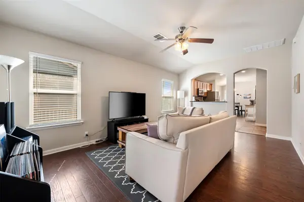 924 Lost Pines LN, Cedar Park, TX 78613