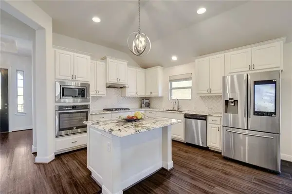 209 Wynnpage DR, Dripping Springs, TX 78620