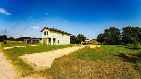 213 E 4th ST, Rockdale, TX 76567