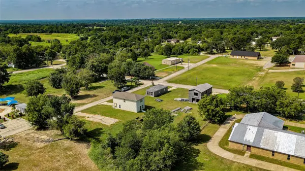 213 E 4th ST, Rockdale, TX 76567