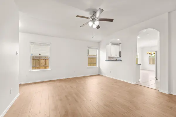 109 Midas LN, Jarrell, TX 76537