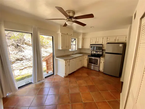 21461 Coyote TRL #4, Lago Vista, TX 78645