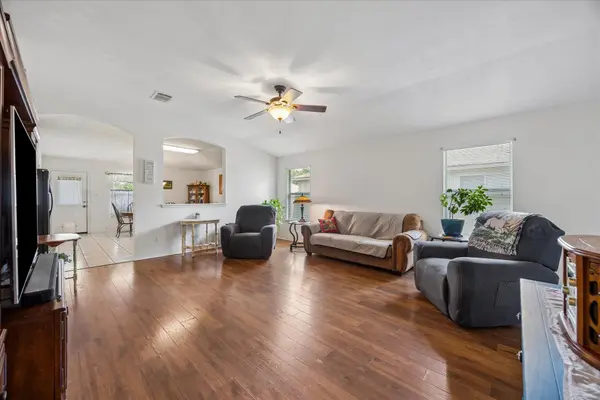 116 Quail Hollow DR, Hutto, TX 78634