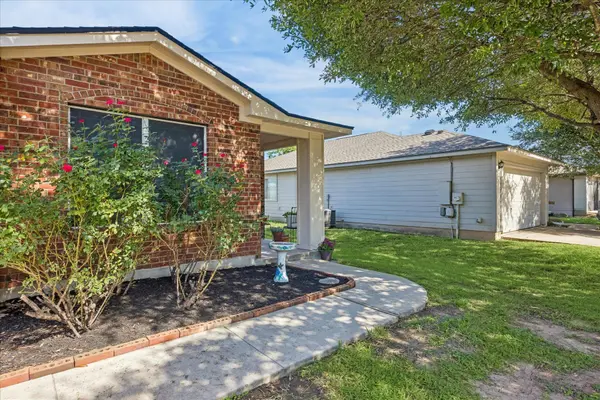 116 Quail Hollow DR, Hutto, TX 78634