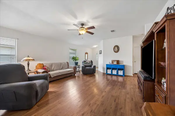 116 Quail Hollow DR, Hutto, TX 78634