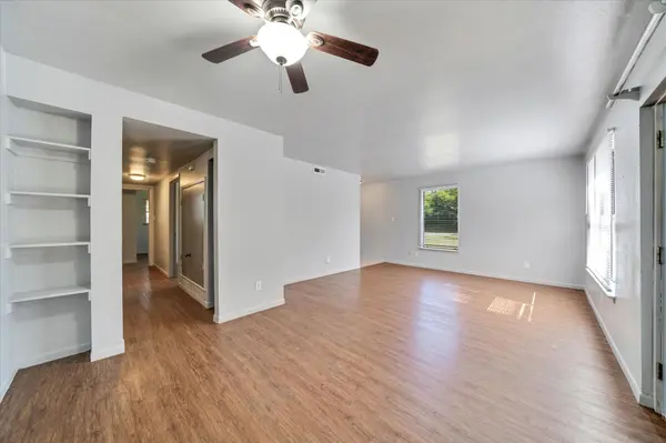 1130 Bois D'Arc St, Lockhart, TX 78644