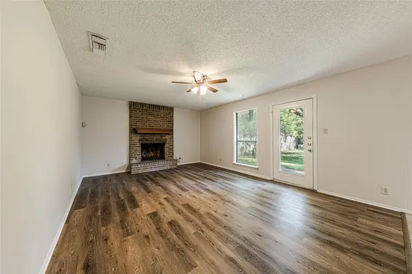7000 Whispering Oaks DR, Austin, TX 78745