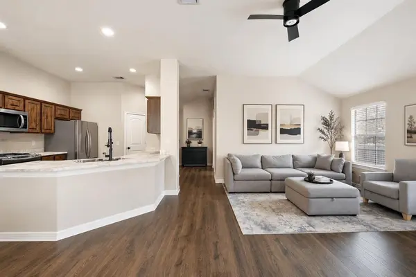 714 Newport DR, Spicewood, TX 78669