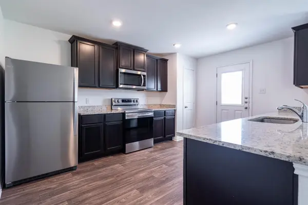 128 Maywood LN, Jarrell, TX 76537