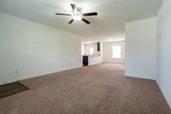 128 Maywood LN, Jarrell, TX 76537