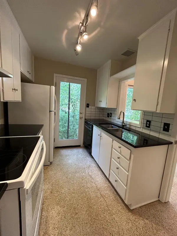 1202 Double Bend Back RD, West Lake Hills, TX 78746