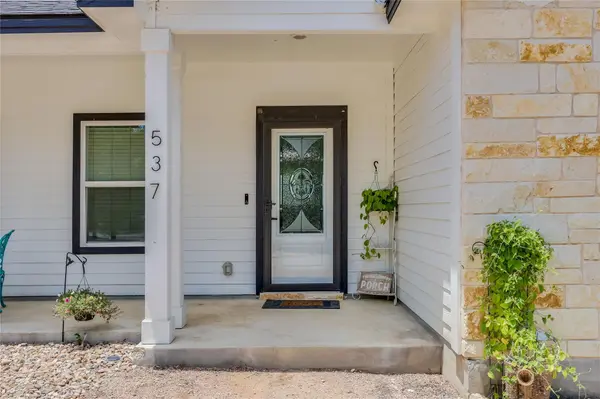 537 Lower Elgin RD, Elgin, TX 78621