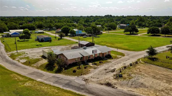 109 E 2nd ST, Rockdale, TX 76567