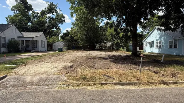 1312 Wallace ST, Taylor, TX 76574