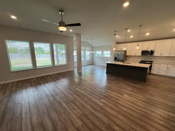 136 Osceola DR, Kyle, TX 78640