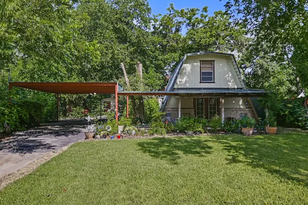 898 BUERGER LN LN, Seguin, TX 78155