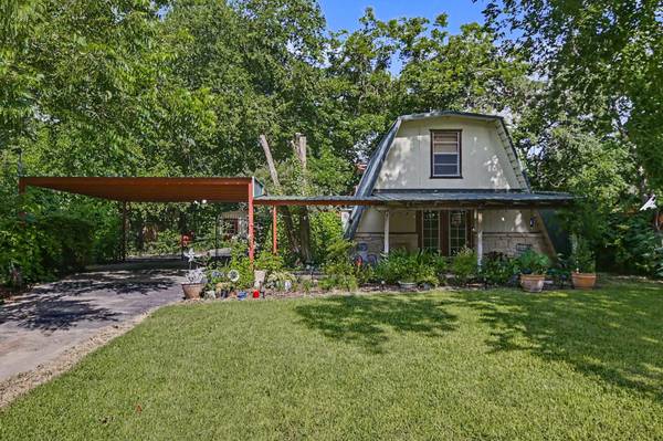 898 BUERGER LN LN, Seguin, TX 78155