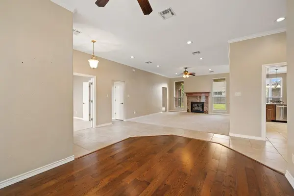 100 Davis CT, Thorndale, TX 76577