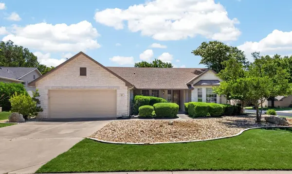201 Whispering Wind DR, Georgetown, TX 78633