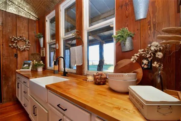 4228 County Road 256, Moulton, TX 77975