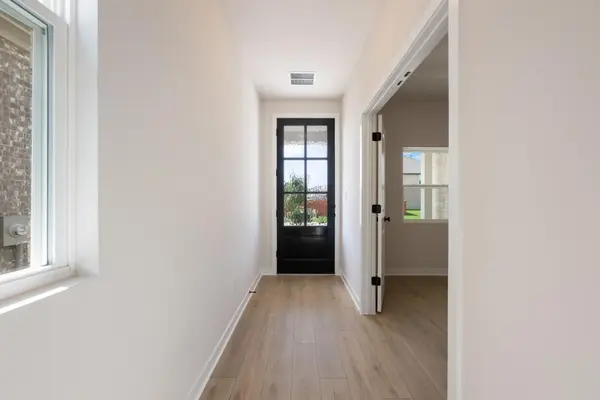 1925 Fannie RD, Georgetown, TX 78633