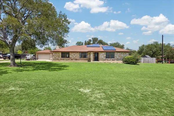 208 Maple DR, Mountain City, TX 78610
