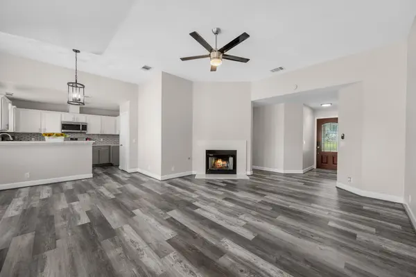 209 Clarks WAY, Hutto, TX 78634