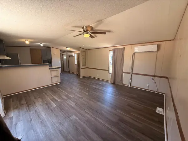 933 W Highway 71, Smithville, TX 78957