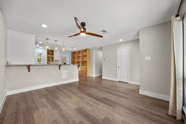 5206 Emerald Forest DR, Austin, TX 78745