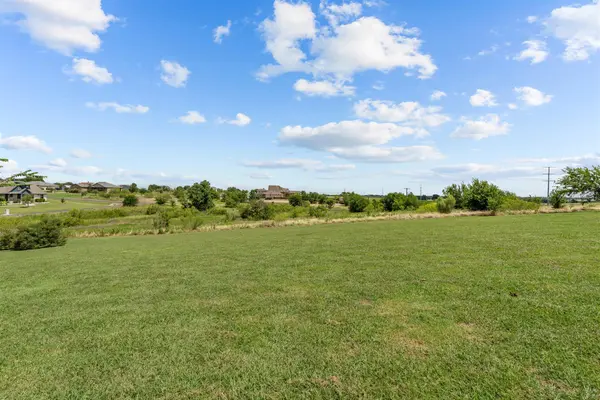 120 Apache PASS, Hutto, TX 78634